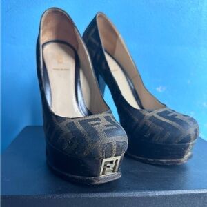 FENDI PUMP PLATFORM HEELS size 36